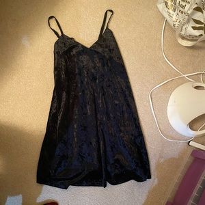 Black velvet dress!